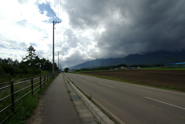 左は晴れ、右は雨
